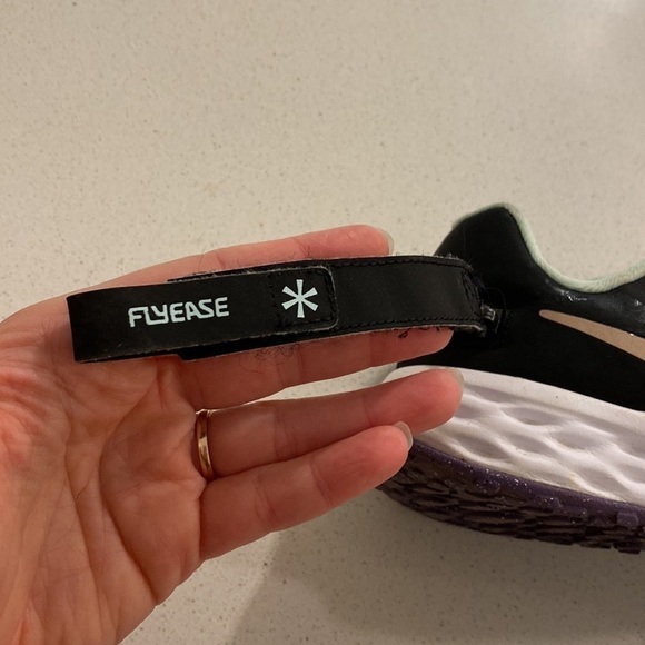 Nike Youth Flyease Adaptive Athletic Shoes Size 3 - Picture 10 of 11